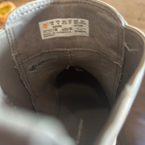 Lightly worn Timberland Chelsea Boots, size 10 - Picture 8 of 8